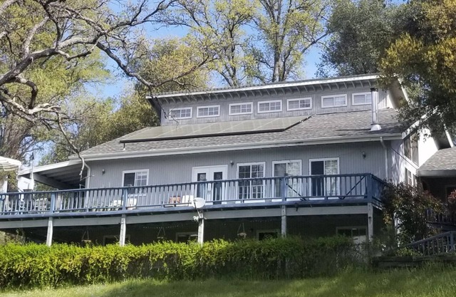 Beautiful Pet-Friendly Spacious Lodge near Yosemite & Lakes 9 Rooms/6BR/12 Beds