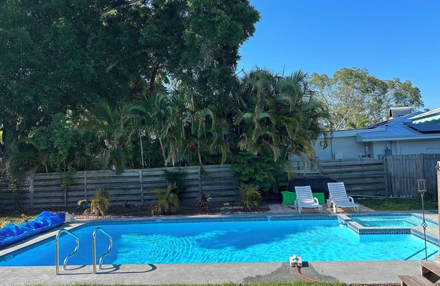 Beautiful Pool & Hot Tub in the Heart of Sarasota near Beaches/Downtown