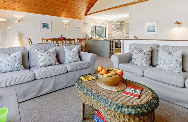 Beautiful private villa for 7 people with WIFI, TV, balcony, pets allowed and parking
