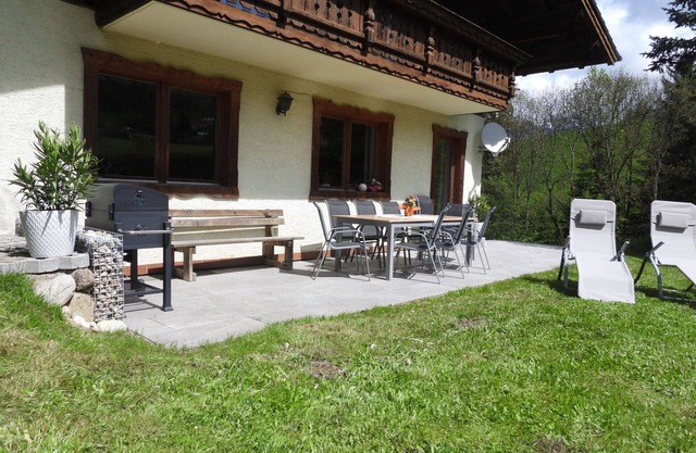 Belle maison de vacances privée avec WIFI, TV, terrasse, animaux admis, vue panoramique et parking