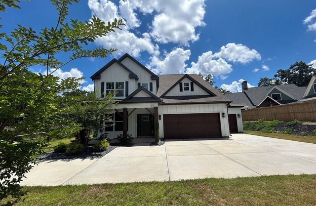 Beautiful private farm house in the middle of the city
