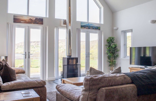 Magnifique maison de vacances privée avec bain à remous, WIFI, TV, animaux admis et parking