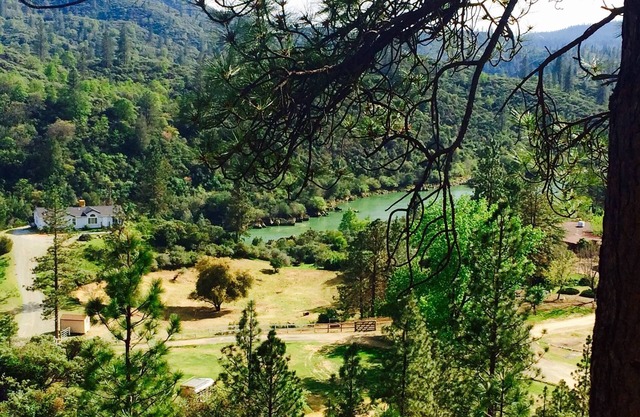 Ranch privé, 46 personnes, salle de jeux, piscine, vélos VTT, pêche, randonnée et plus