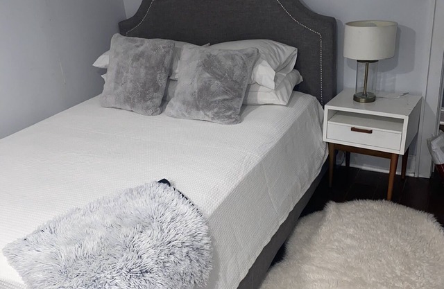 Beautiful private studio. private entrance and parking thank you, place to work,