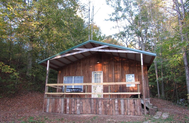 Retraite boisée isolée à l'extérieur d'Athènes, OH et Hocking Hills