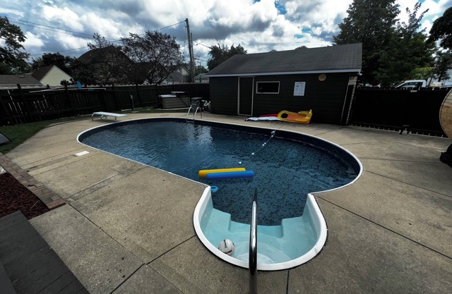 Beautiful private vacation home close to State Fair Park. Outdoor pool, sleeps 6