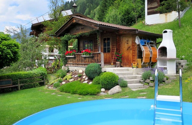 Magnifique maison de vacances privée pour 8 personnes avec WIFI, piscine, TV, patio et parking