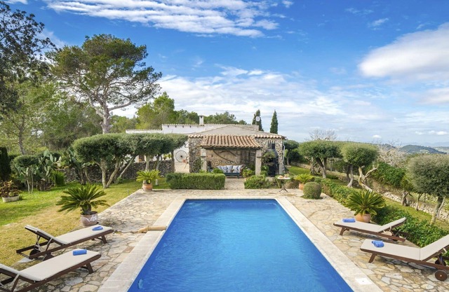 Magnifique maison de vacances privée avec WIFI, piscine privée, TV, balcon, animaux admis, parking