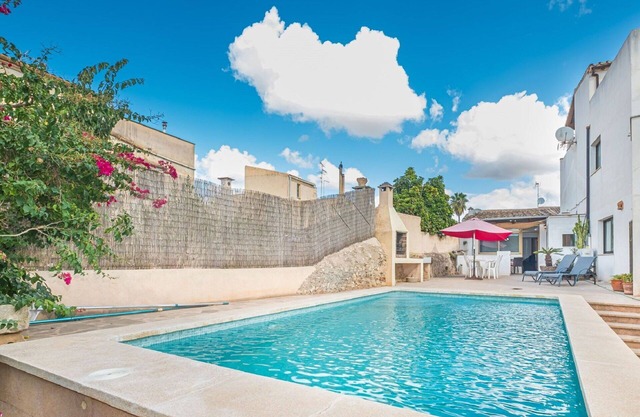Belle maison de vacances privée avec climatisation, piscine privée, TV, terrasse, animaux admis