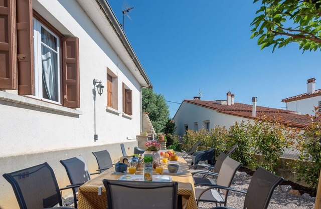 Belle maison de vacances privée pour 7 personnes avec TV, terrasse et parking