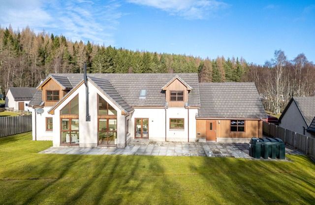 Magnifique maison de vacances privée pour 8 personnes avec WIFI, TV, patio et parking