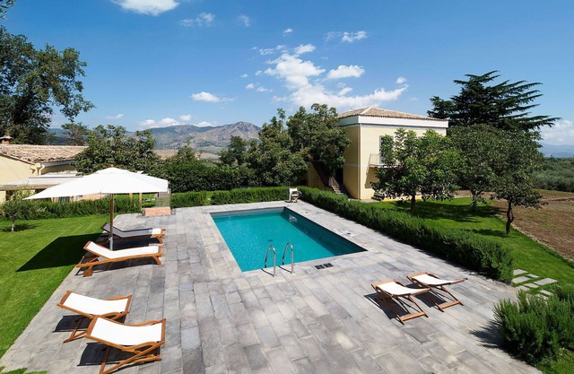 Belle maison de vacances privée avec WIFI, piscine privée, TV, terrasse et animaux admis