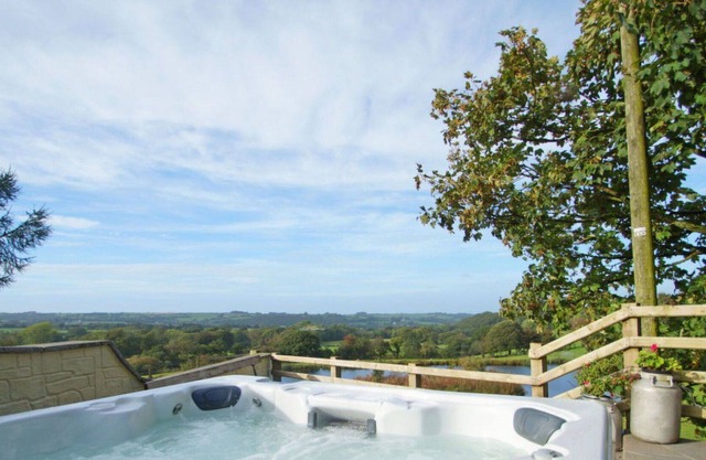 Beautiful private villa for 4 guests with WIFI, TV, patio and parking
