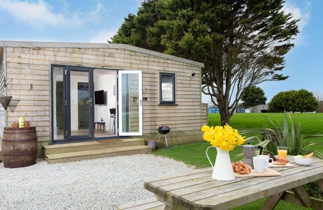 Beautiful private villa for 4 people with WIFI, TV, pets allowed, panoramic view and parking