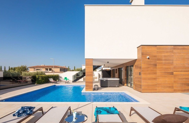 Maison de vacances privée avec climatisation, piscine privée, WIFI, bain à remous, TV, terrasse