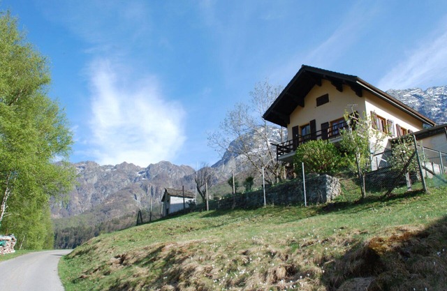 Belle maison de vacances privée avec TV, patio, animaux admis, vue panoramique et parking