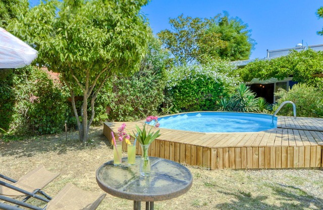 Belle maison de vacances privée avec piscine privée, WIFI, TV, patio, animaux admis et parking