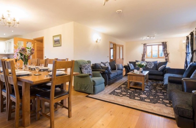 Beautiful private villa for 10 guests with WIFI, TV, patio and parking