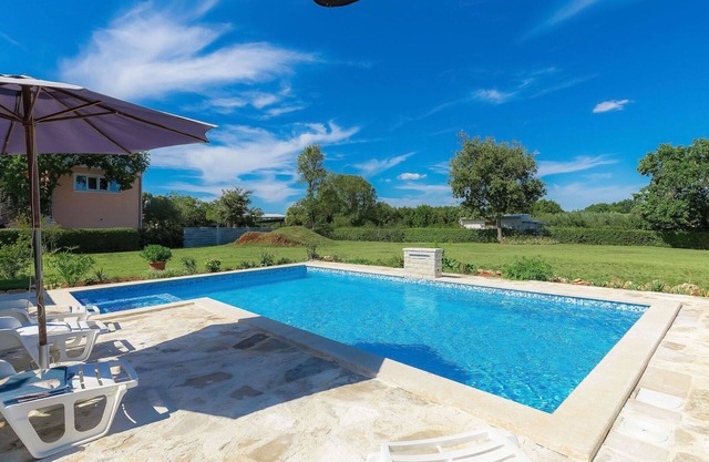 Belle maison de vacances privée avec climatisation, piscine privée, WIFI, TV, patio, animaux admis