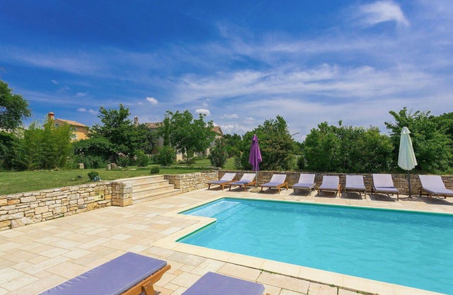 Belle maison de vacances privée avec piscine privée, WIFI, TV, terrasse, vue panoramique, parking