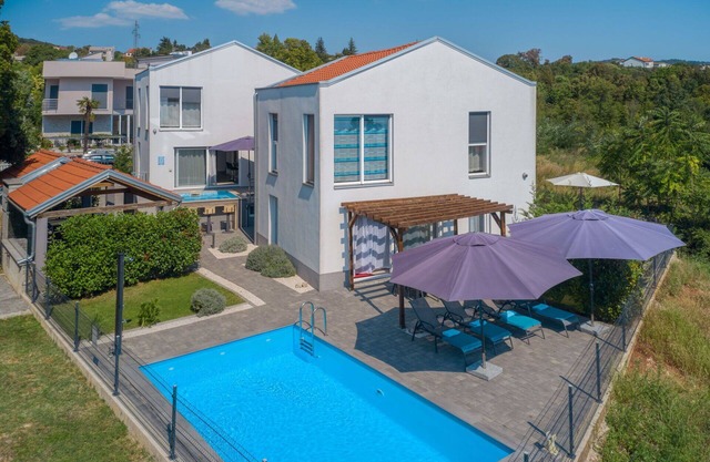Maison de vacances privée avec piscine privée, WIFI, bain à remous, climatisation, TV, terrasse