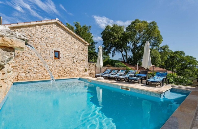Belle maison de vacances privée avec climatisation, WIFI, piscine privée, TV, patio, parking