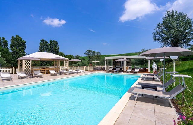 Maison de vacances privée avec piscine, climatisation, bain à remous, WIFI, sauna, TV, patio