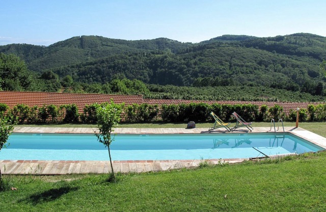 Belle maison de vacances privée avec internet, piscine, balcon, animaux admis et parking