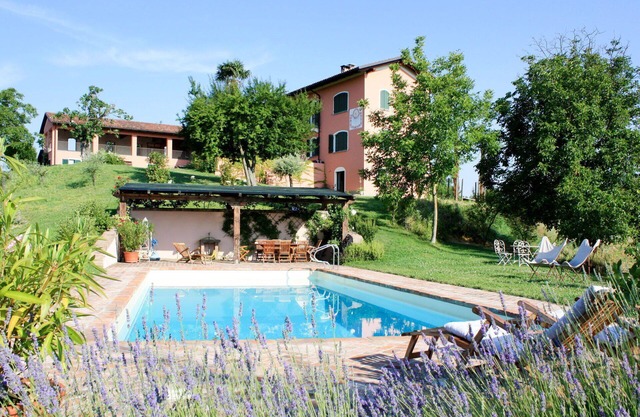 Belle maison de vacances privée avec WIFI, piscine privée, TV, patio, vue panoramique et parking