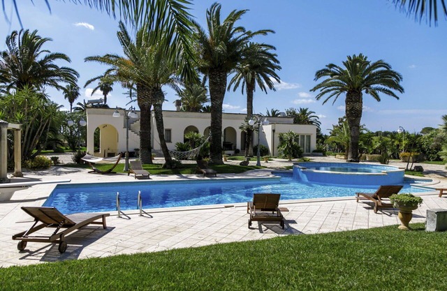 Maison de vacances privée avec bain à remous, WIFI, piscine privée, climatisation, TV, patio