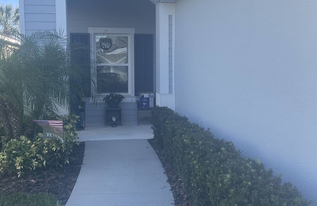 Beautiful, quiet 2/2 villa in gated community.