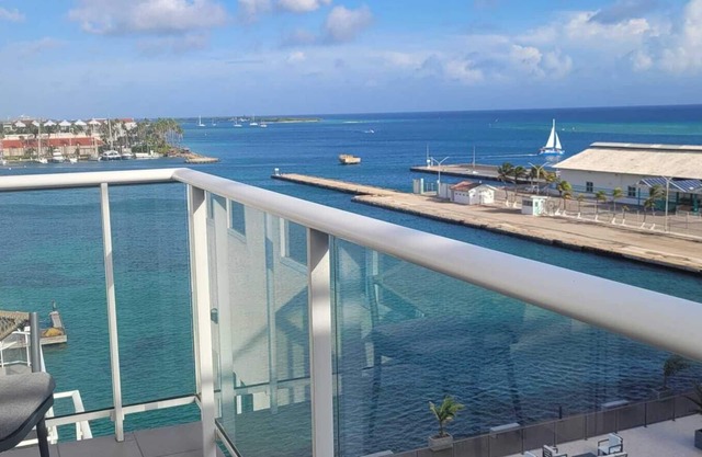 Beautiful, Quiet 2BR Condo with amazing Ocean views