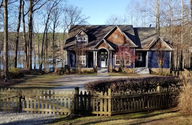 Près du golf, du shopping et de l'eau claire! - Location à long terme disponible
