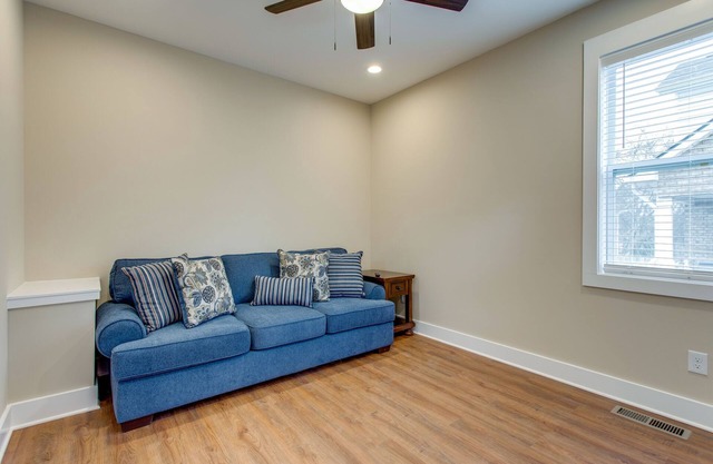 Beautiful, quiet one bedroom apartment in East Nashville!!