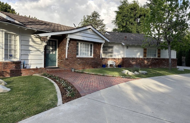 Beautiful Ranch Home Retreat Park Like Setting on 3/4 Acre Close to Disneyland