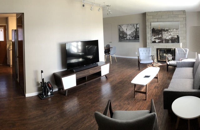 Beau ranch dans un quartier calme. Entièrement rénové et mis à jour.