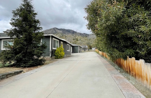 BEAUTIFUL, REMODELED HOME WITH EASY ACCESS TO LAKE AND RIVER - PET FRIENDLY