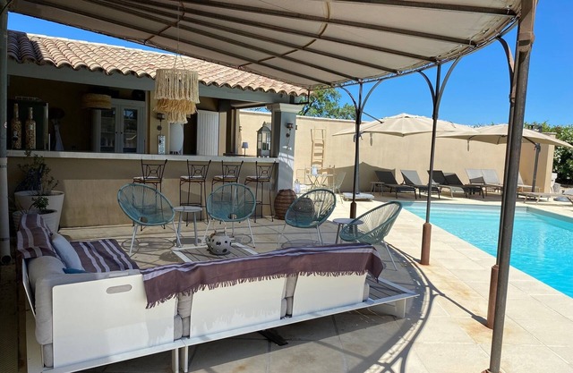 Belle maison rénovée avec jardin, terrasses, piscine, cuisine d'été, vue 360°