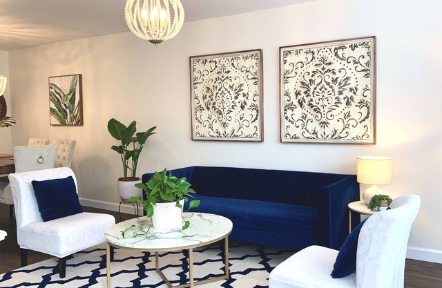 Beautiful Renovated Townhouse with Sound Views