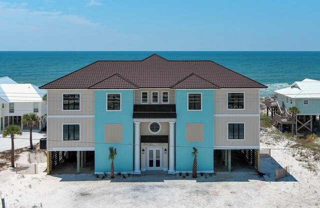 NEW Shore Thing--Gorgeous Renovation, 10 BD, Private Pool, Elevator!