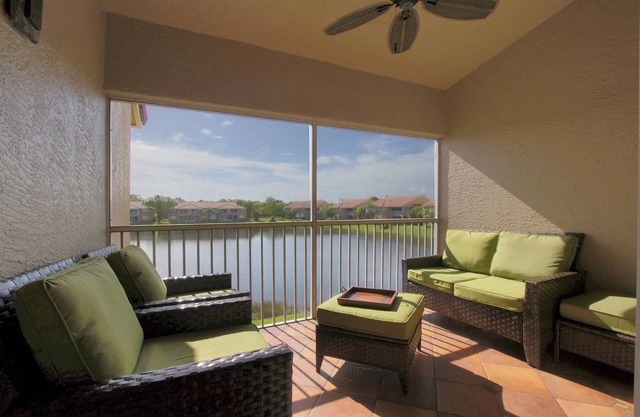 BEAUTIFUL RESORT STYLE CONDO WITH AMAZING LAKE VIEWS!