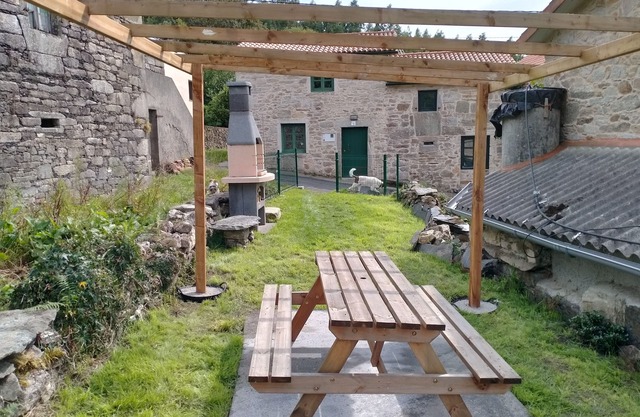 Belle maison en pierre restaurée avec deux chambres à As Fragas