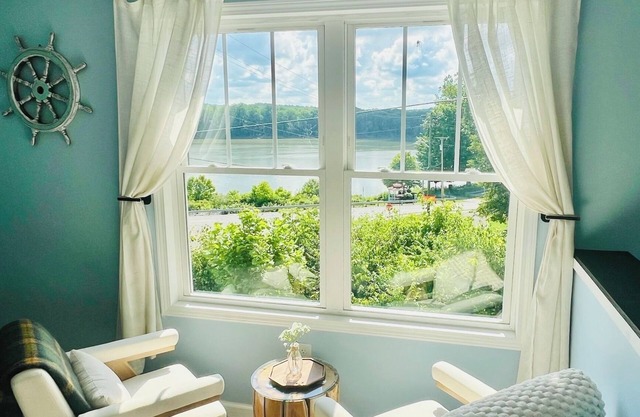 Beautiful River View spacious 3-bedroom house w/ AC-WiFi- Ark -Creation Museum