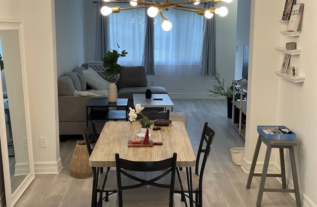 NEW LISTING! Beautiful romantic 2 bedroom house in the city close to restaurants and bars by RedAwning