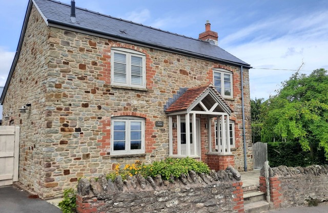 Beautiful-Romantic, luxurious cottage with stunning views