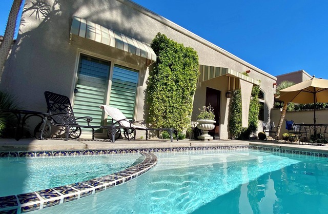 Belle et romantique propriété du centre-ville avec piscine privée et spa