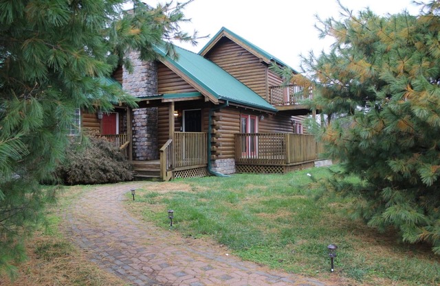 Belle rustique Lone Jack Log Cabin 2 chambres juste à l'est de KC Metro