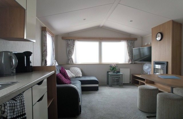 4bed Beachfront Cabin - Pet Friendly - Sleeps8