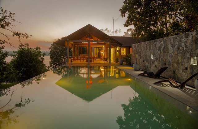 Beautiful Sea Heart House on Koggala Lake