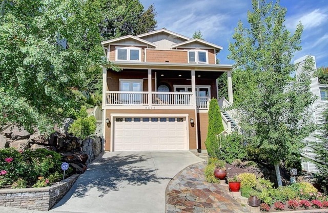 Beautiful Seattle Home in Quiet Magnolia